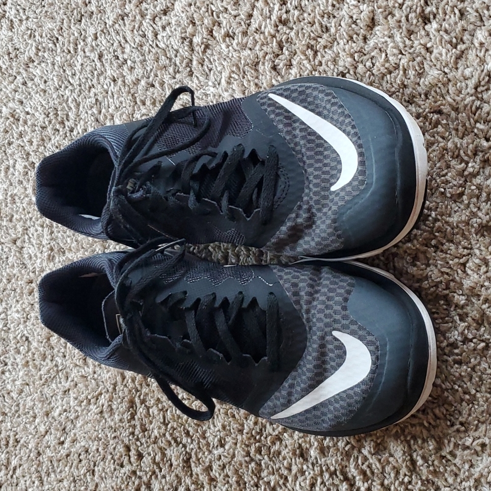 Womens Nike shoes.